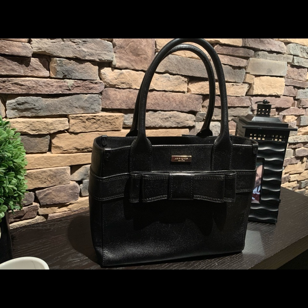 Authentic Kate Spade purse. Used very few times.
